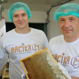 03_Pasika21_Ukrainian_Honey_Beekeeping_8.JPG